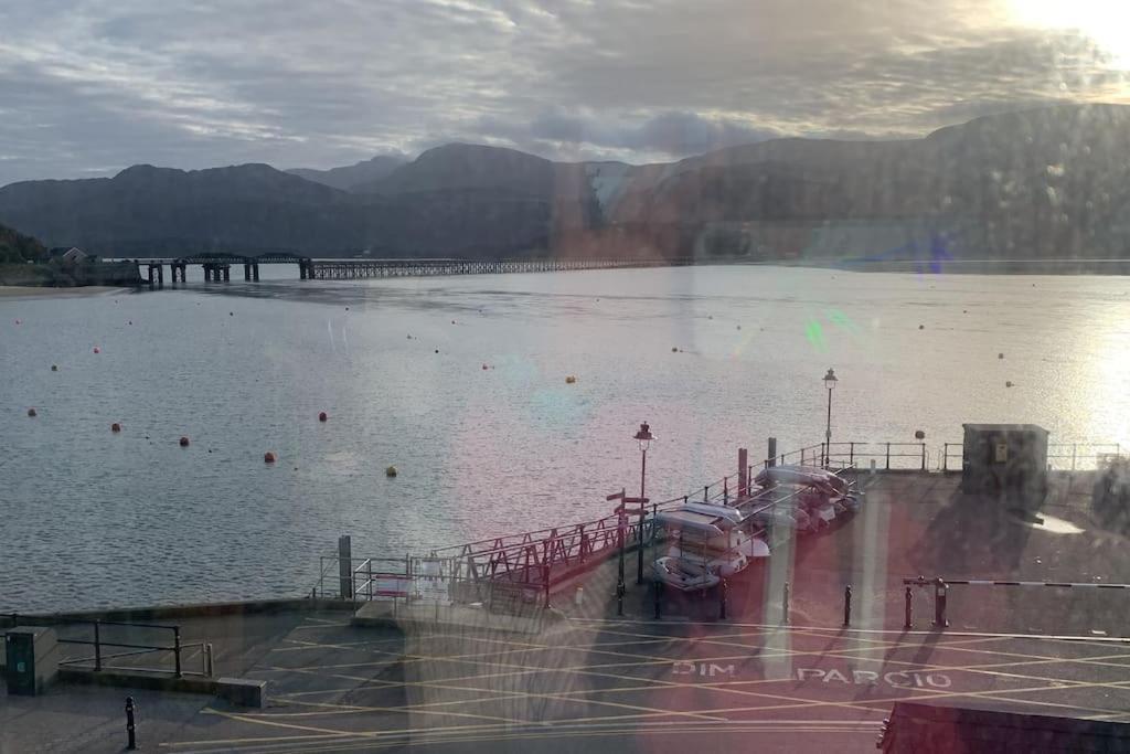 Harbourside 2 Bed Apartment, Barmouth Bridge Views Bagian luar foto